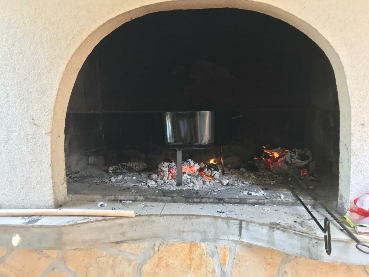 Apartmani Sali Seaview Bagian luar foto